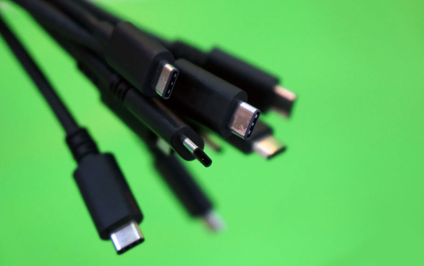 USB-C está a punto de pasar de 100 W a 240 W suficiente para alimentar portátiles grandes