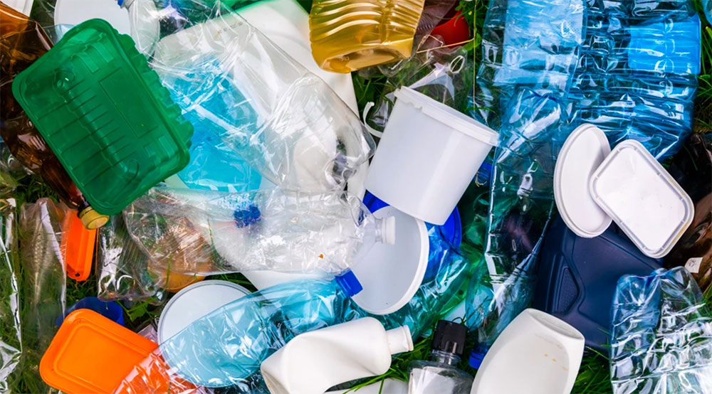 Científicos descubren método para descomponer plástico en días no siglos